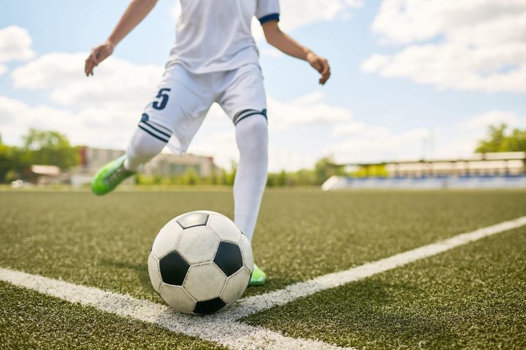Flashscore app interface toont live voetbalscores en statistieken voor Nederlandse Eredivisie en Champions League wedstrijden